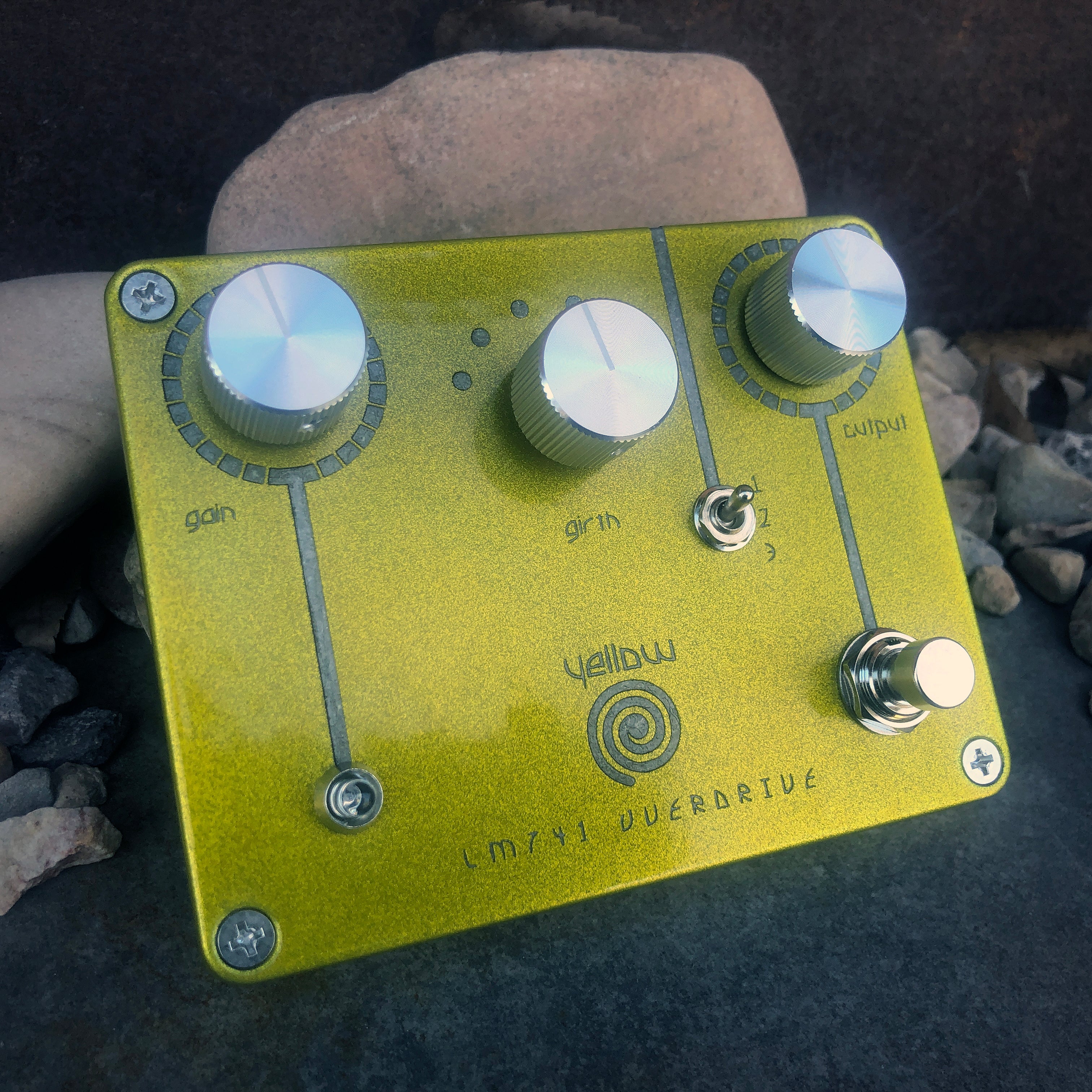 Yellow Spiral LM741 Overdrive – Spiral Electric FX
