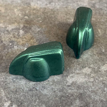 Load image into Gallery viewer, Deco-Wedge Knob with Set Screw - Metallic Green